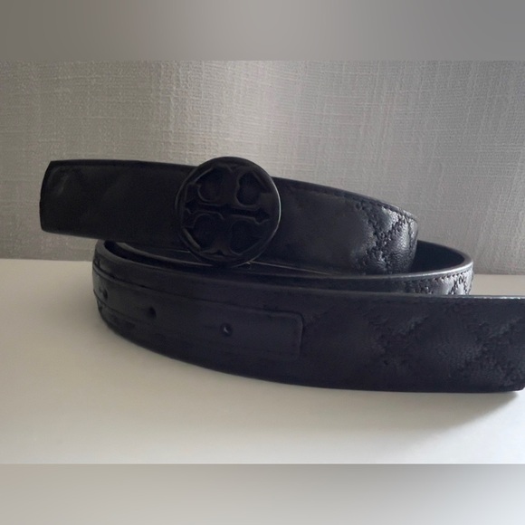 Tory Burch Women's Willa Skinny Quilted Leather Belt 1 inch - Picture 5 of 9